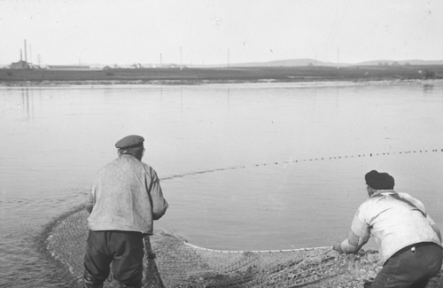 10 Fischer beim Lachsfang III 