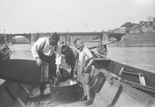 27 Ausschütten d. gefangenen Fische 