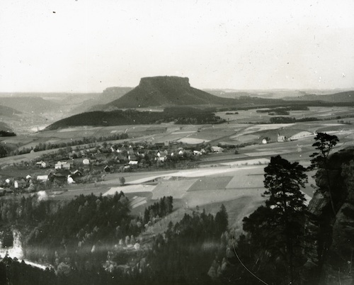 R30067 Lilienstein von Bastei aus 