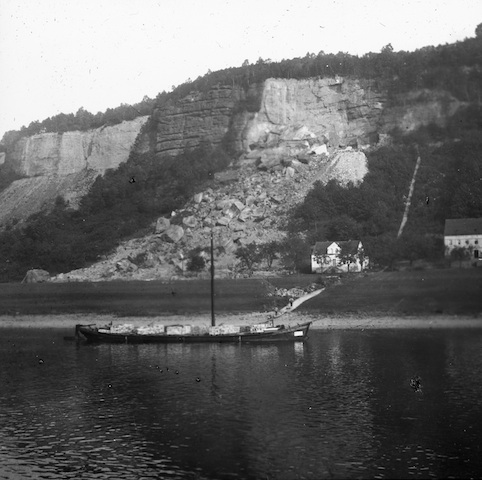 R30099 Steinbruch a. d. Elbe mit Steinrutsche 