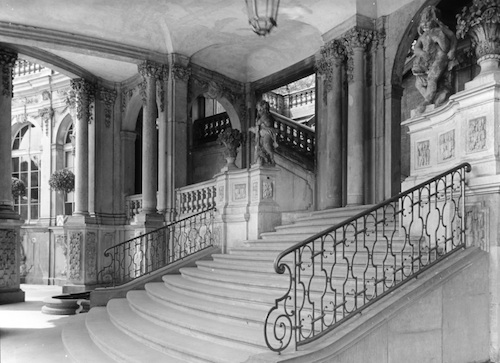 R92009 Dresden Zwinger Wallpavillon innere Halle und Treppe 