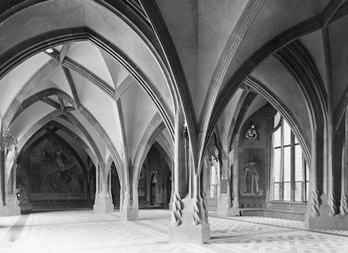 R104019 Albrechtsburg Kirchensaal bei Sonne 