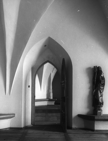 R104037 Albrechtsburg Skulpturen mit Durchblick 