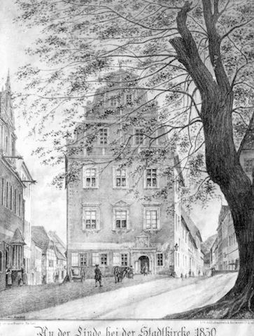 R123049 an der Linde bei der Stadtkirche 