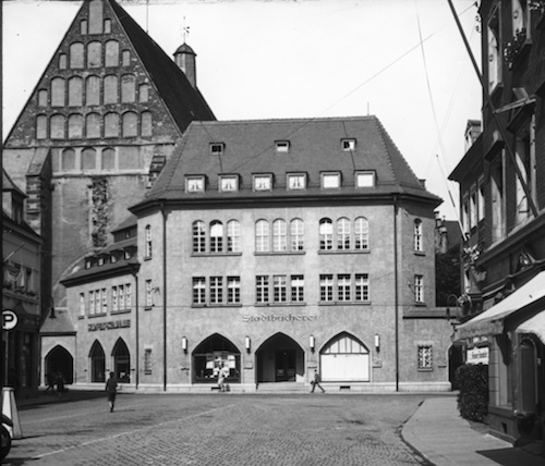 R123059 Kleinmarkt Stadtbücherei 