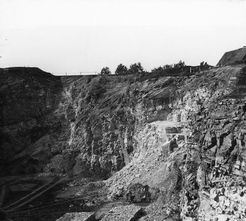 AR36009 Kristall Kalkstein Hammerunterwiesental 